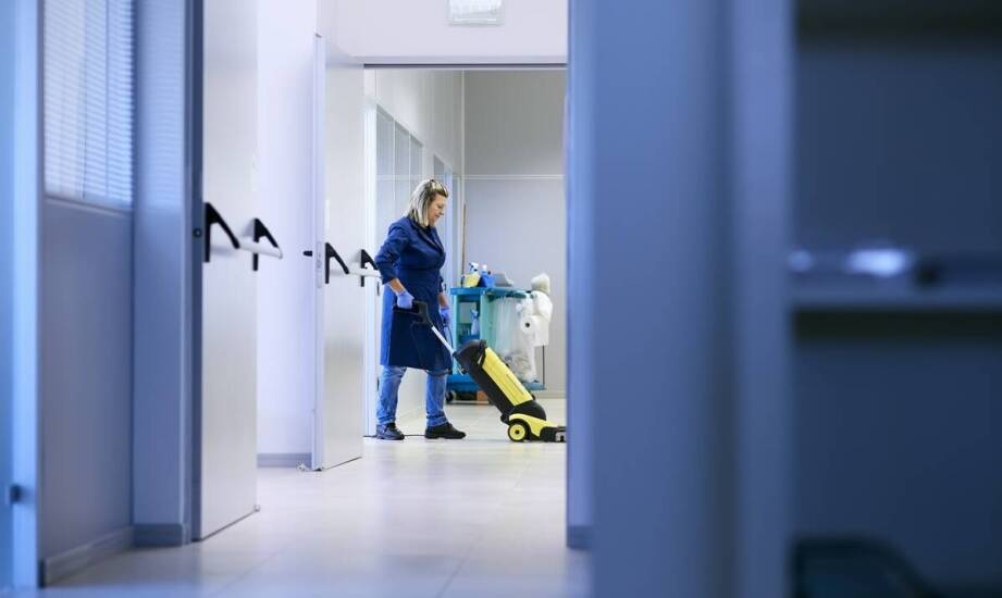 Kompleksowe podejście do sprzątania zakładów przemysłowych – co obejmuje oferta?