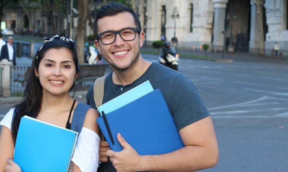 Jakie oferty specjalne dostępne są dla studentów podróżujących z LOT?
