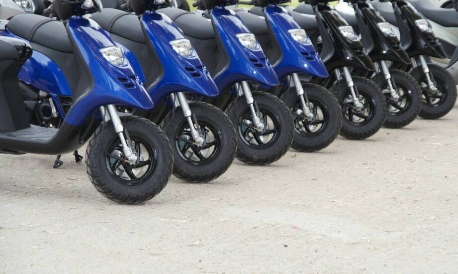 Jak wynajem wózków elektrycznych magazynowych wpływa na logistykę firmy?