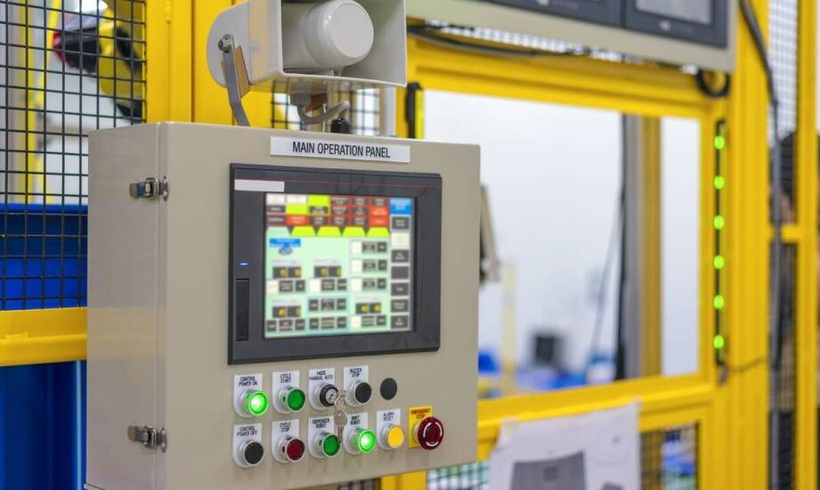 Stabilność i jakość napięcia w zakładach produkcyjnych – szkolenia dla specjalistów