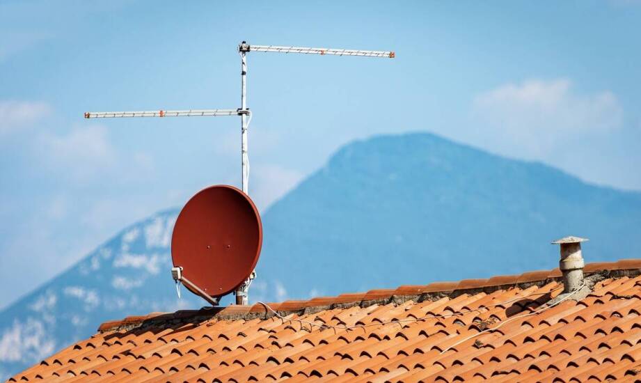 Czym różni się instalacja anteny satelitarnej od naziemnej telewizji cyfrowej?