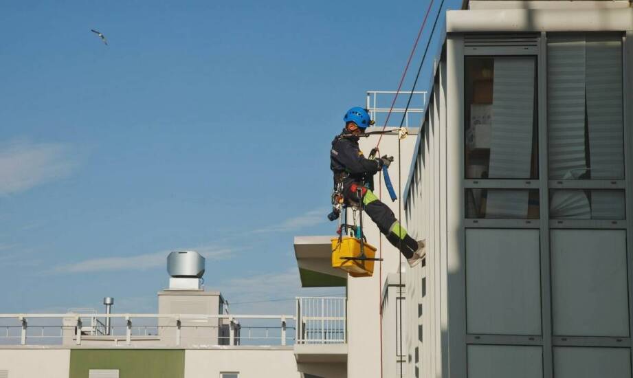 Dlaczego warto inwestować w nowoczesne rozwiązania przy montażu reklam?