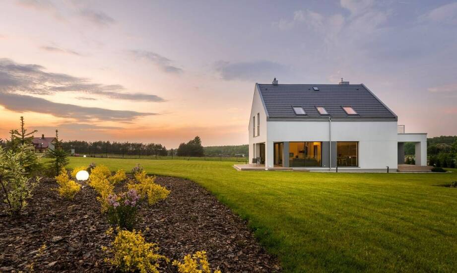 Korzyści z montażu kotłów na biomasę w nowoczesnym budownictwie