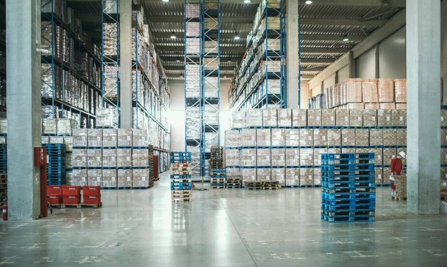Efektywne metody składowania akcesoriów dla zwierząt w magazynach logistycznych