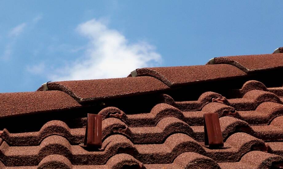 Dachówki betonowe a ich zastosowanie w nowoczesnej architekturze