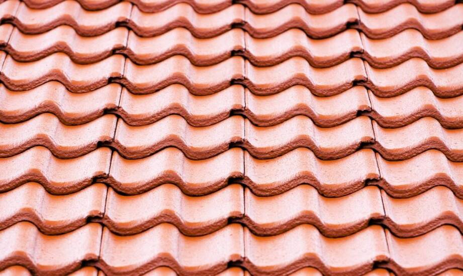 Wpływ konstrukcji nośnej na wycenę dachu z dachówki ceramicznej