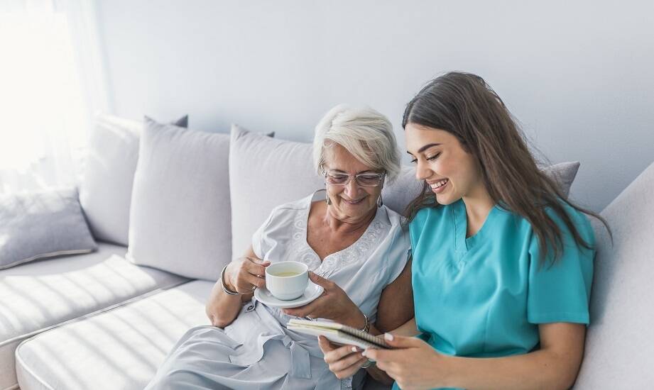 Znaczenie wykwalifikowanego personelu w zapewnieniu bezpieczeństwa seniorom