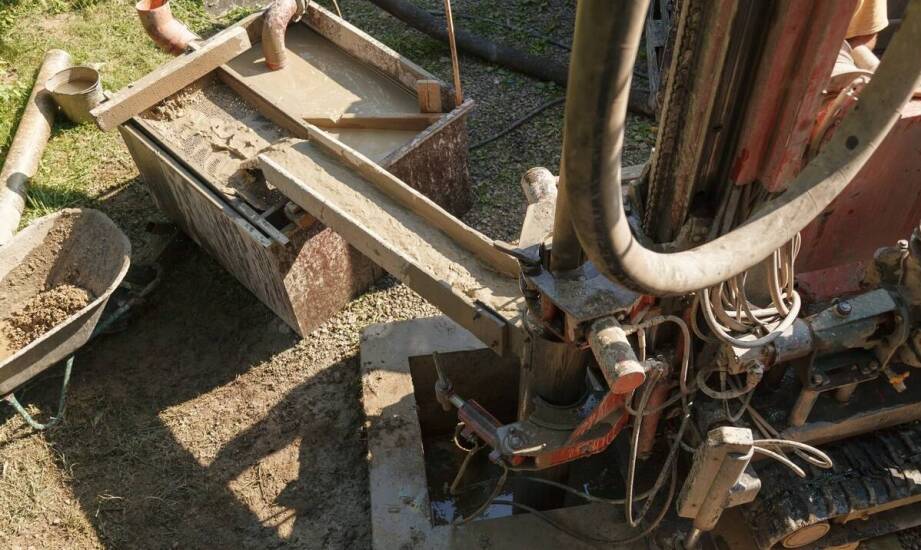 Jakie aspekty formalne należy uwzględnić przy budowie studni głębinowej?