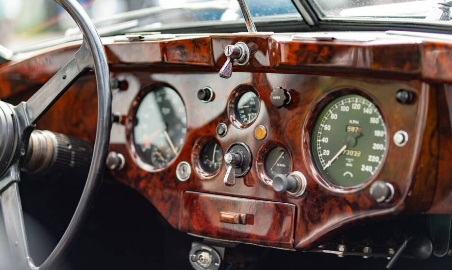 Historia motoryzacji na Śląsku - odkryj unikalne eksponaty w muzeum samochodów