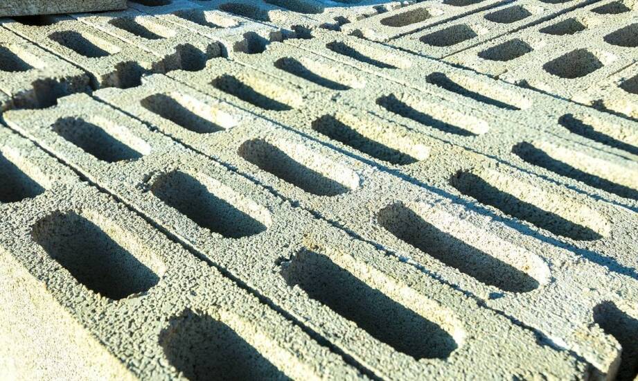 Prefabrykowane pale żelbetowe: efektywne wzmacnianie skarp w trudnym terenie