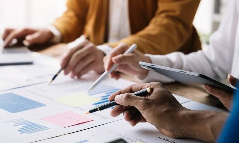 Najlepsze praktyki w organizacji konferencji biznesowych dla firm