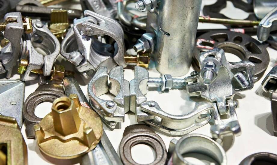 Jakie właściwości powinny mieć opaski metalowe do zastosowań przemysłowych?