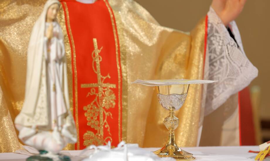 The Significance of Embroidery on Mitres: What You Need to Know