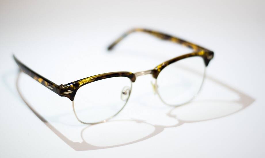 Jakie są różnice między standardowymi a premium okularami progresywnymi?