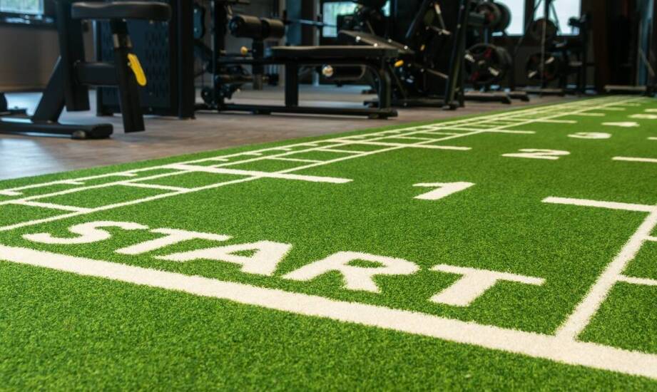 Wie können Fitnessmöbel die Funktionalität und Ästhetik von Sporteinrichtungen verbessern?
