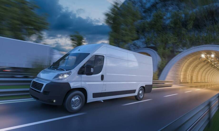 Jakie usługi dodatkowe oferują kurierzy przy transporcie opon?