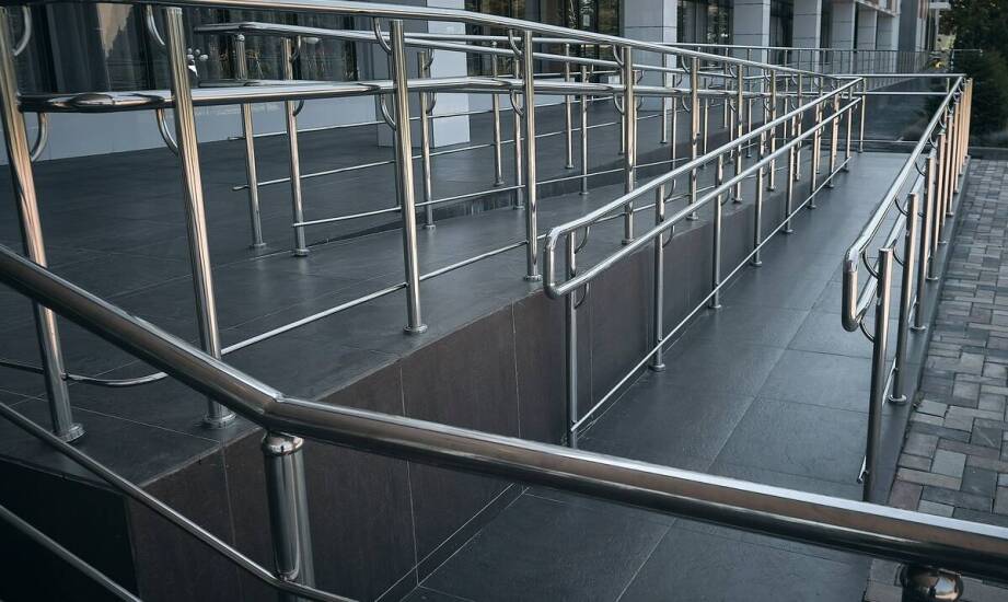 Balustrady nierdzewne a nowoczesna architektura miejska – trendy i kierunki rozwoju