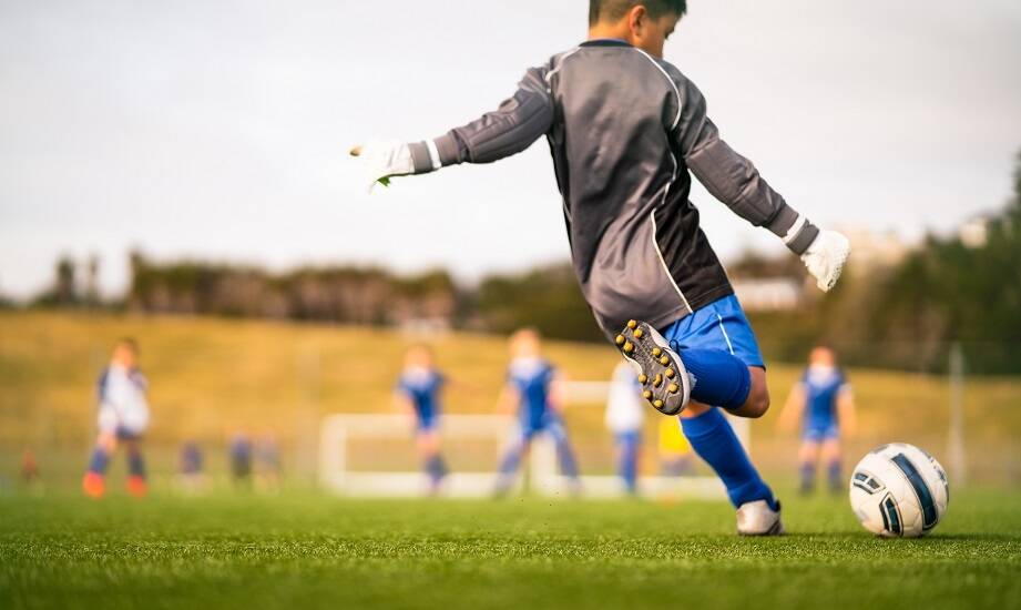 Półkolonie sportowe a budowanie pewności siebie u najmłodszych