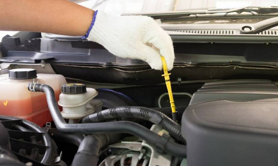 Oleje silnikowe Warszawa – jakie wybrać do swojego auta?