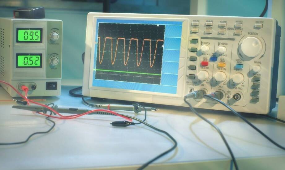 Jak diagnostyka komputerowa samochodów wspiera serwisowanie układów ABS i ESP?