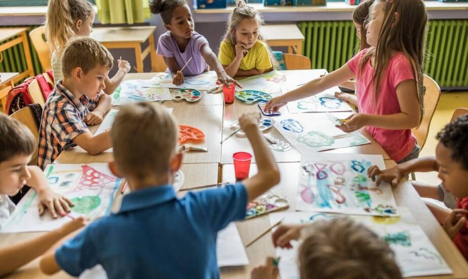 Dlaczego warto postawić na edukację przez zabawę w żłobkach niepublicznych?