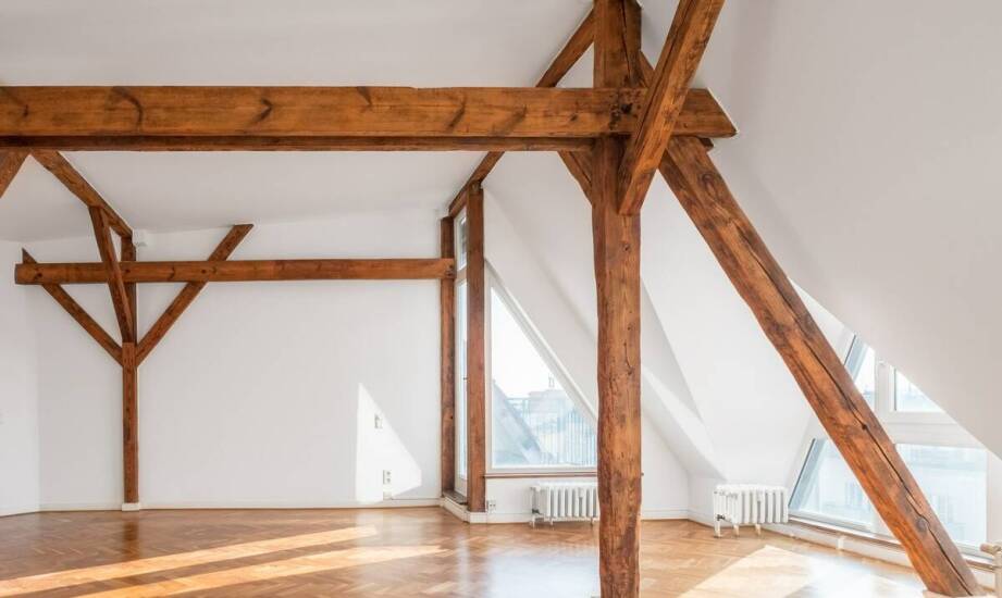Wie kann ein Dachgeschossausbau nach Maß die Funktionalität des Raumes erhöhen?