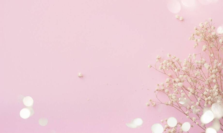 Welche romantischen Accessoires bereichern ein Geschenk zum Jubiläum?
