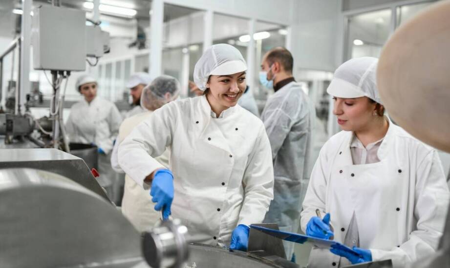 Wpływ szkoleń z produkcji lodów na satysfakcję klientów