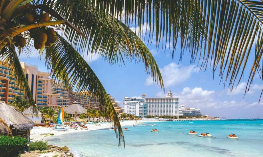 Jakie są korzyści z rezerwacji online w hotelu nad morzem?