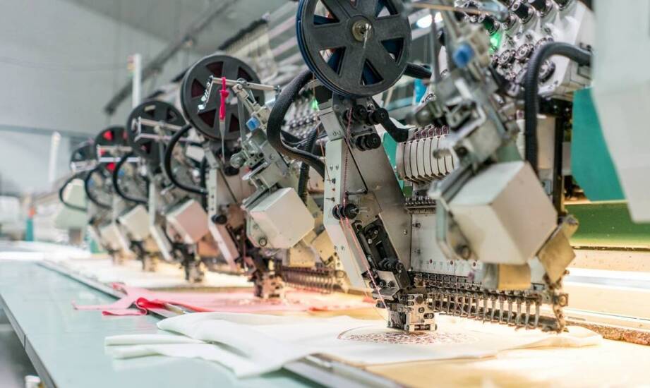 Haft komputerowy od 1 sztuki – jak personalizować odzież na małą skalę?