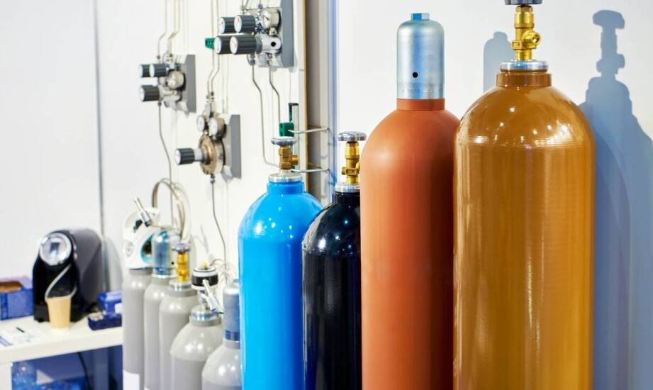 Napełnianie butli CO2 – co warto wiedzieć o ofercie dla przemysłu