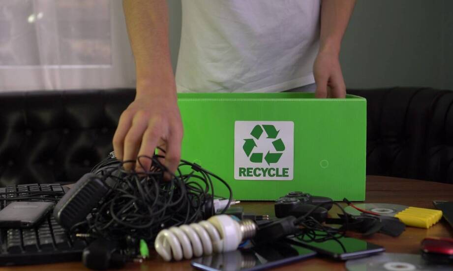 Jakie korzyści przynosi odbiór elektroodpadów przez profesjonalne firmy?