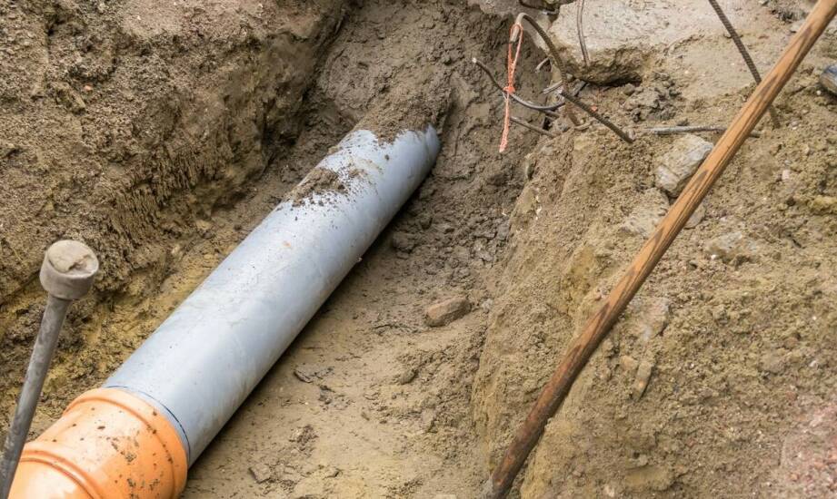 Co warto wiedzieć o procesie wycinania korzeni z rur?