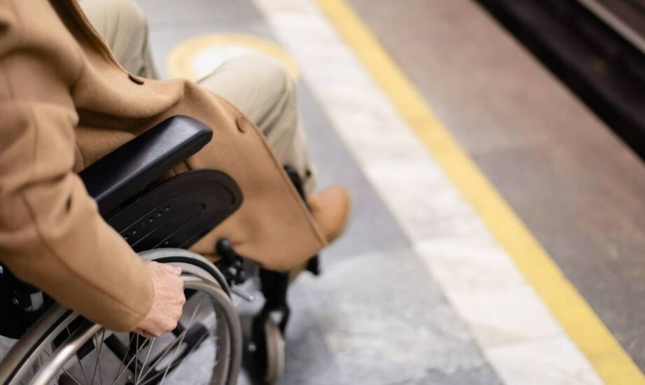 W jaki sposób wynajem wózka inwalidzkiego wspiera mobilność pacjenta?