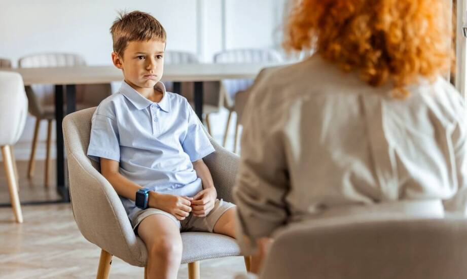 Jak białowąs lekarz wspiera młodzież w terapii psychodynamicznej?