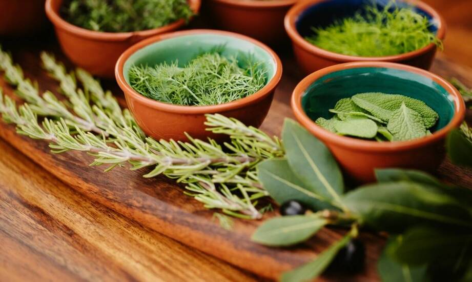 Manufaktura w Bolesławcu: Unikalność wzorów dzięki technice stempelkowej