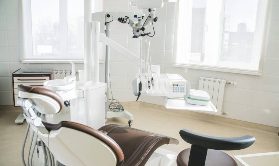 Jak nowoczesna stomatologia dba o komfort pacjenta podczas leczenia kanałowego?