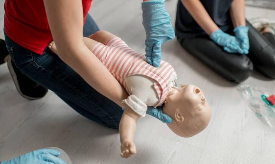 W jakich branżach pracownicy powinni przejść szkolenia z pierwszej pomocy?