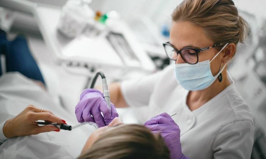 Stomatologia mikroskopowa – precyzja i bezpieczeństwo w jednym