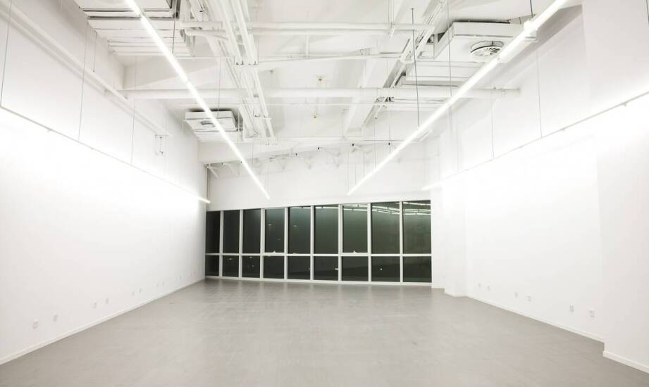 Zalety stosowania opraw LED w przestrzeniach komercyjnych