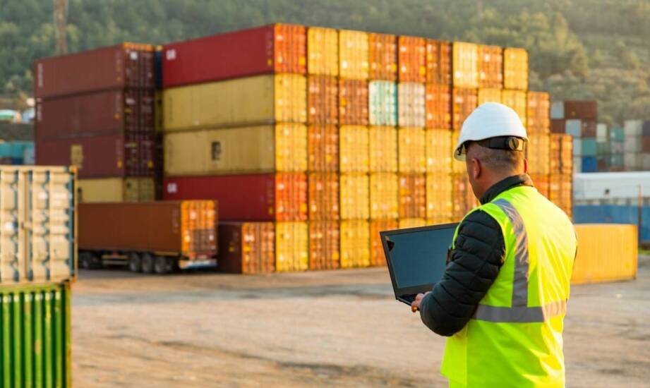 Jakie są kluczowe aspekty zarządzania masą ładunków w transporcie ciężarowym?