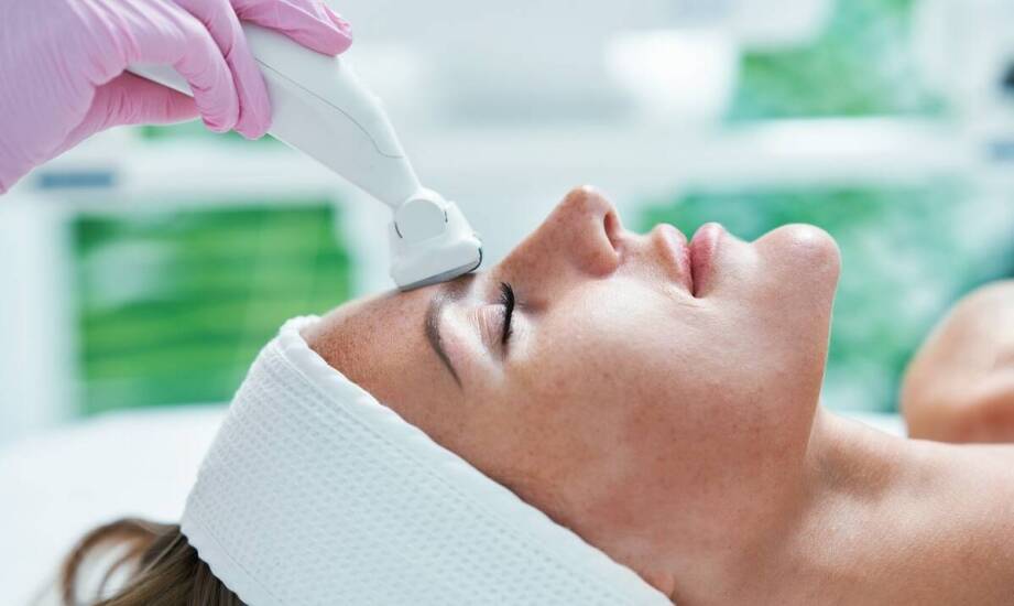 Jak lampa Triwings wpływa na produkcję kolagenu w skórze?