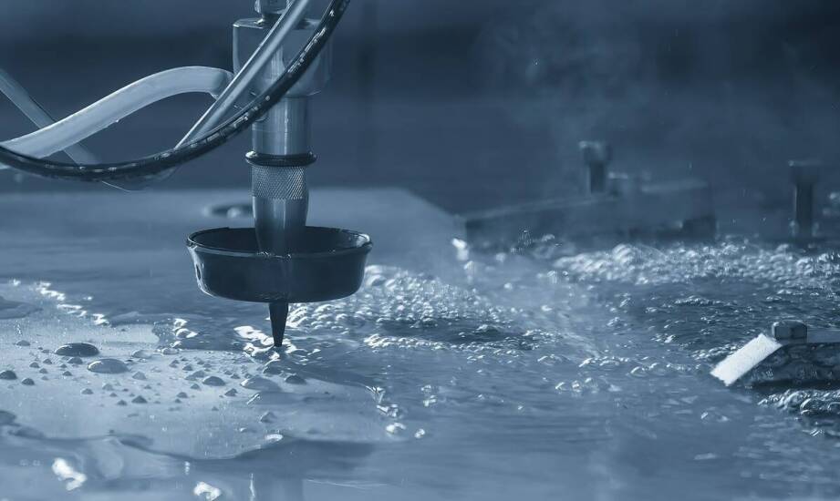 Jakie są zalety stosowania plexi CNC w projektach multimedialnych?