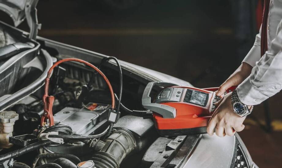 Jak prawidłowe podłączenie klem wpływa na trwałość akumulatora w dieslu?