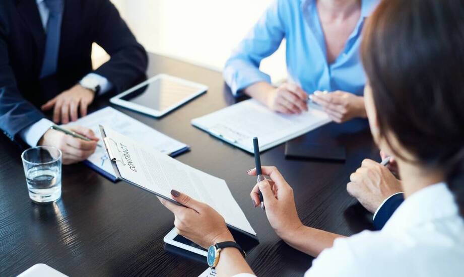 Kluczowe kroki w negocjacjach z parabankami – jak radca prawny może pomóc?