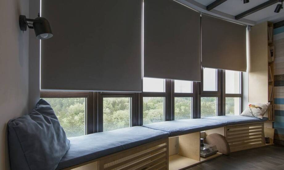 Jak rolety plisowane mogą wpłynąć na estetykę małych pomieszczeń?