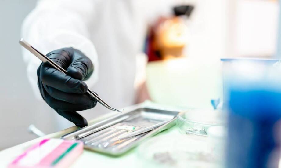 Jak wygląda proces leczenia implanto-protetycznego krok po kroku?