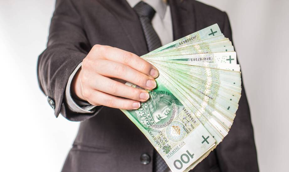 Komornik a zajęcie wynagrodzenia – co warto wiedzieć?