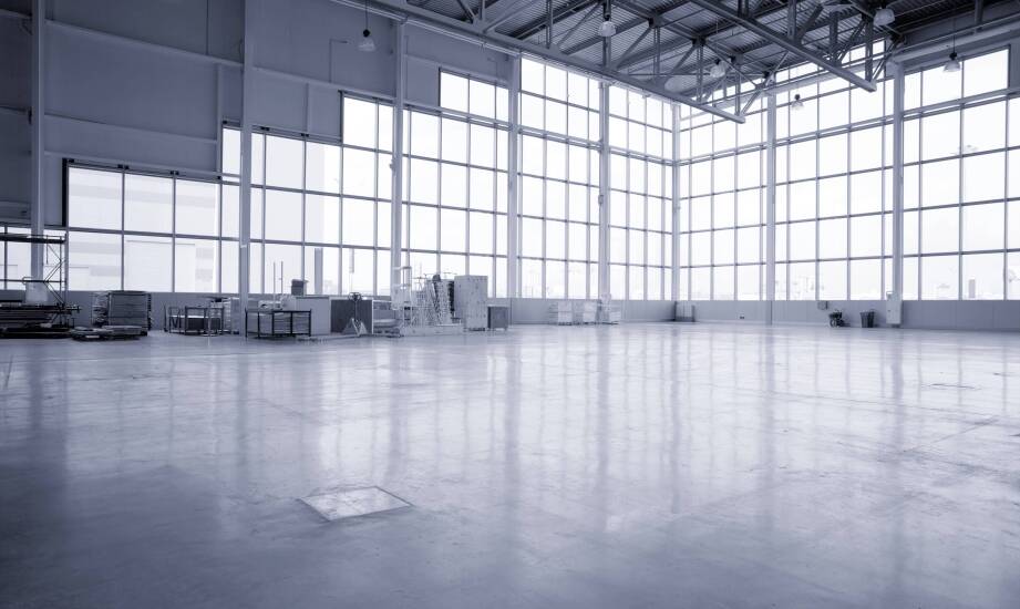 Jakie aspekty trzeba rozważyć przy renowacji posadzek przemysłowych?