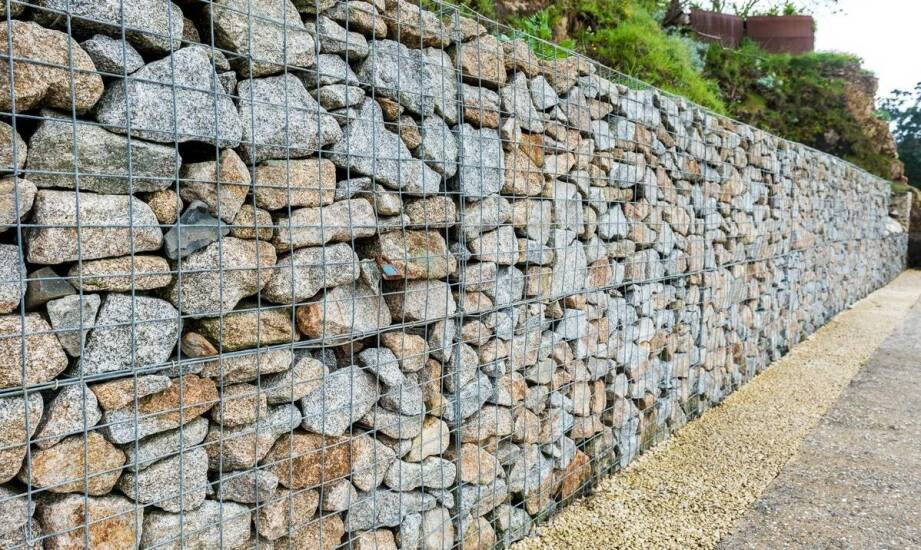 Właściwości kamienia murowego 20x20x40 w kontekście budowy murów oporowych